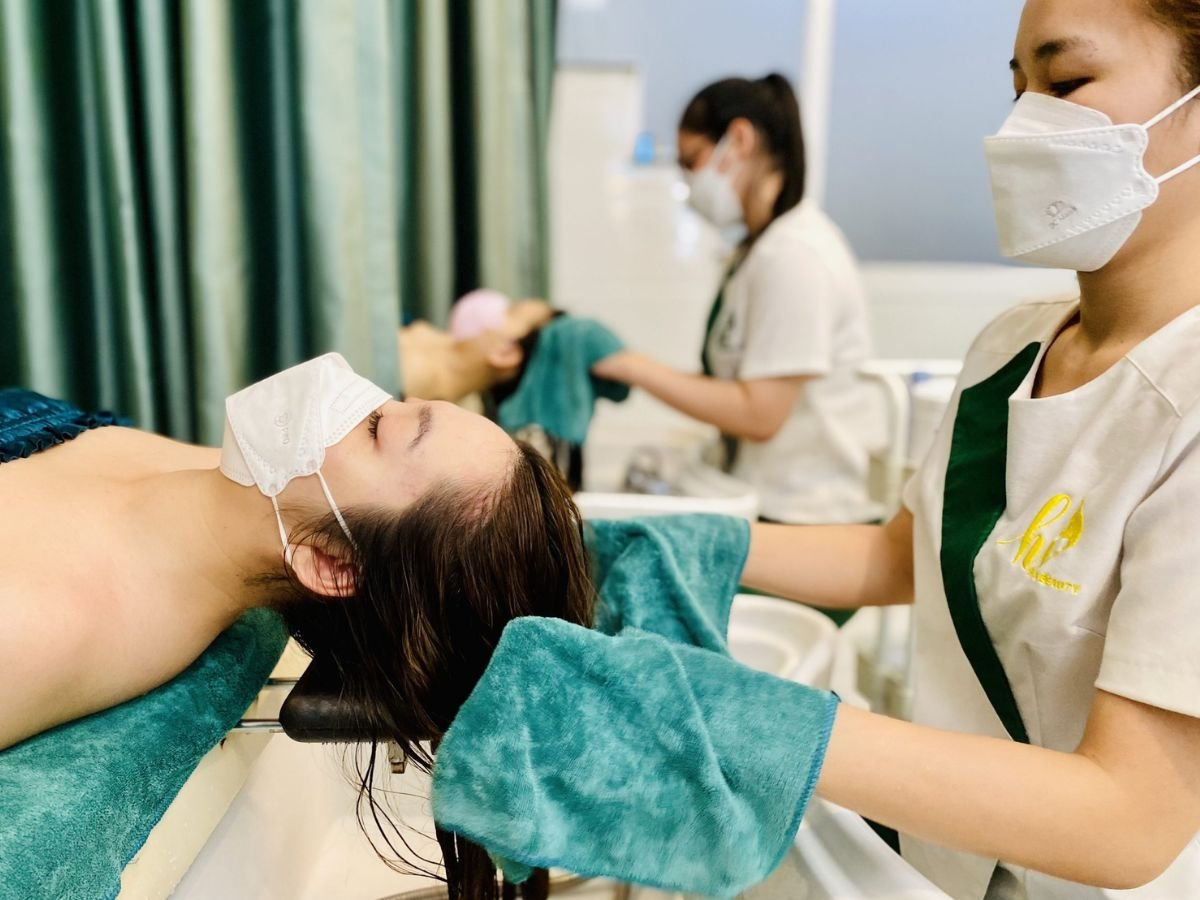 Việc mở tiệm gội đầu dưỡng sinh đang trở thành một trào lưu kinh doanh được giới trẻ ưa chuộng