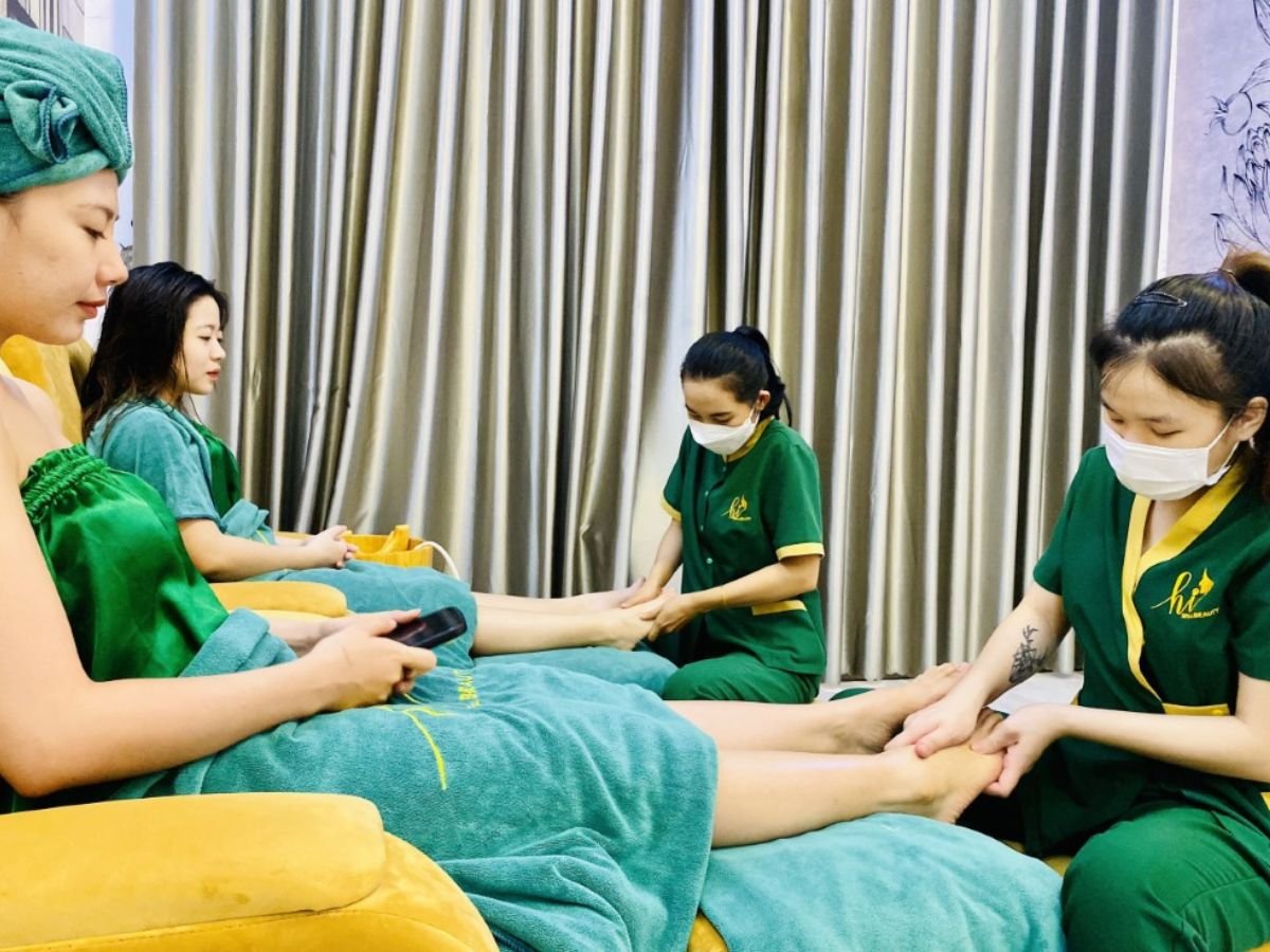 Luôn lắng nghe phản hồi từ khách hàng, tìm hiểu về nhu cầu và mong muốn của họ