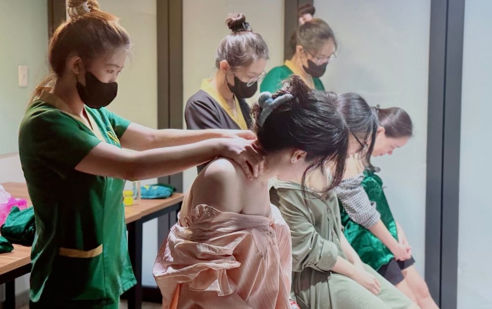 Hi Spa massage tại văn phòng công ty